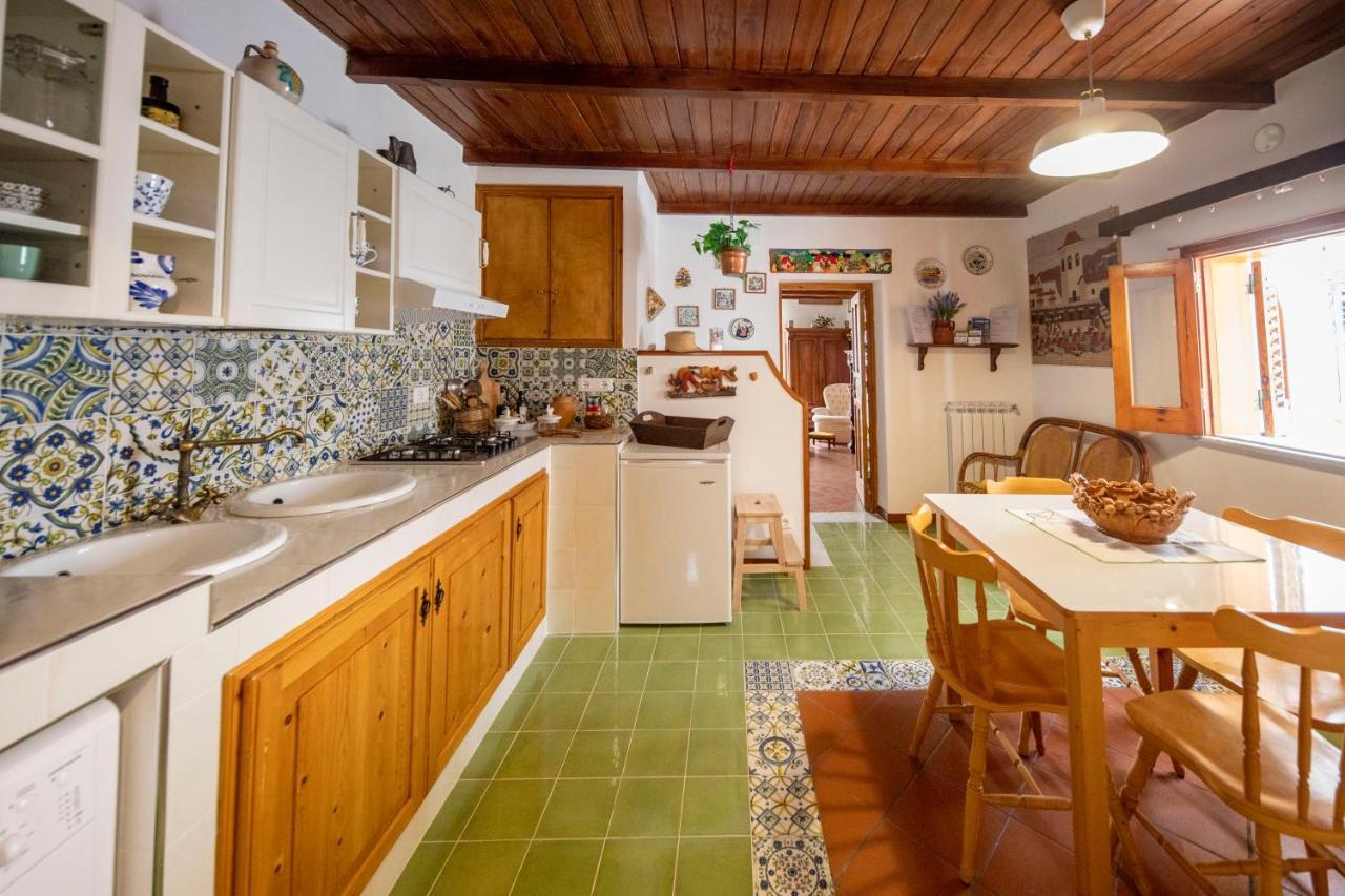 Familyholidays La Finestra Di Fronte تْشيفالو المظهر الخارجي الصورة