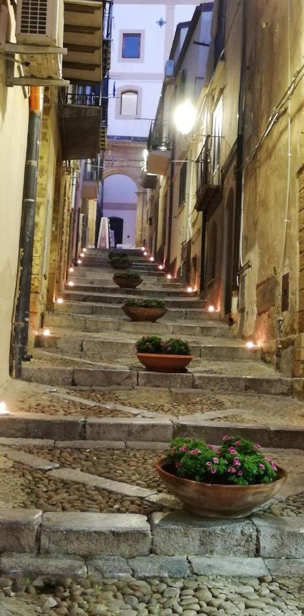 Familyholidays La Finestra Di Fronte تْشيفالو المظهر الخارجي الصورة