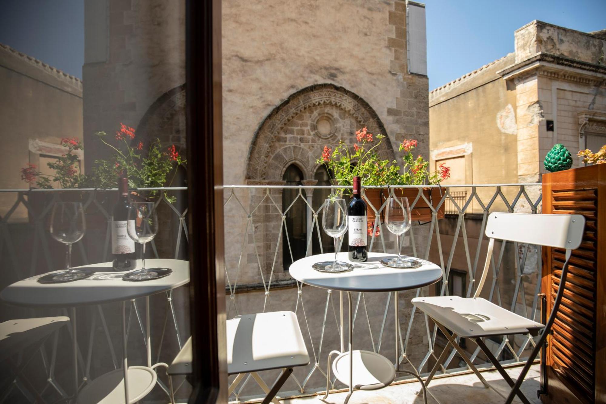 Familyholidays La Finestra Di Fronte تْشيفالو المظهر الخارجي الصورة